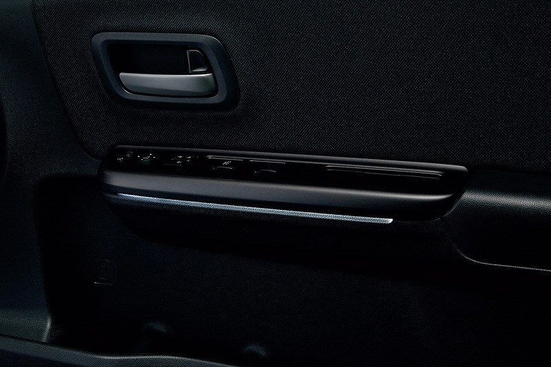 「ドアライニングイルミネーション」（LEDホワイトイルミネーション）