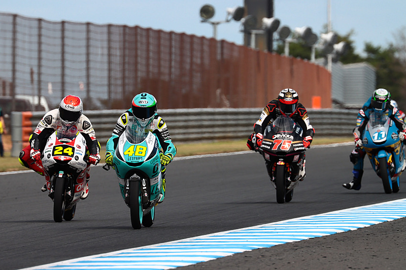 ダラ・ポルタ選手にかわされる鈴木選手