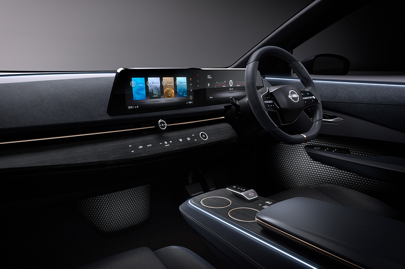 インパネのスイッチ類はスタートボタンと12.3インチディスプレイモニターの操作ノブ、エアコン操作ノブのみ