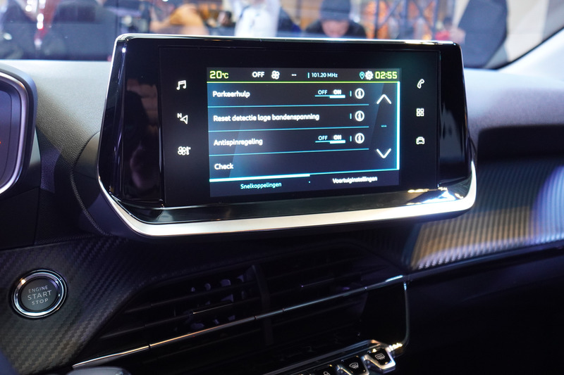 7インチタッチスクリーン