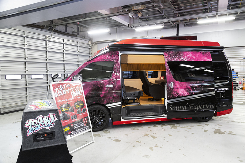 ピット内ではオーディオの試聴が可能だった