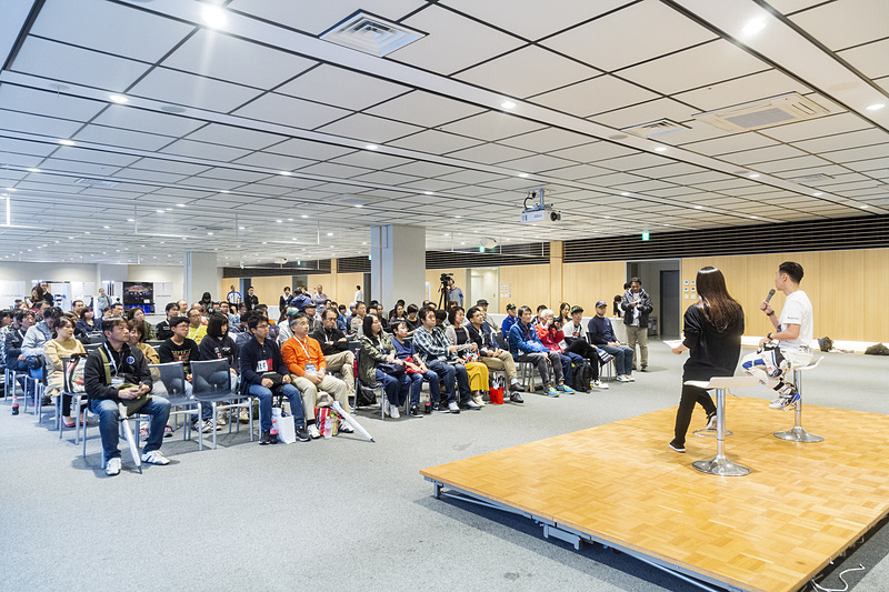 30分ほど行なわれたトークショーでは話が脱線しまくり