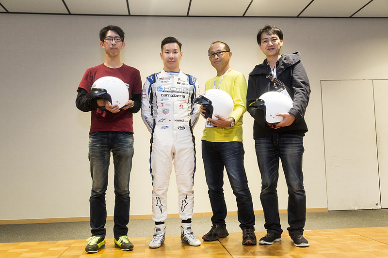 最後にサイン入りヘルメットをかけたじゃんけん大会を実施。「じゃんけん強いですよ」と可夢偉選手が言うとおり、なかなか参加者が勝つことができなかった