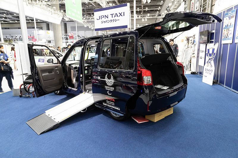 3月のリニューアルで、車いすでの乗降時間がほぼ1/3に短縮されたジャパンタクシー