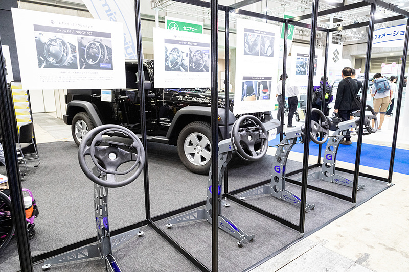 Guidosimplexの手動運転装置は障碍の度合いによって選択可能な、バリエーションの多さも魅力の1つ