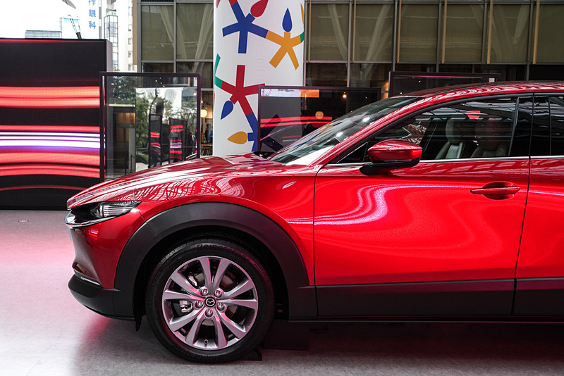 ボディの赤がさらに強調される