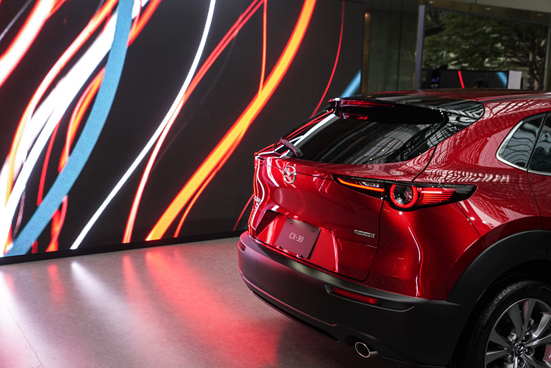 カラーラインが不思議な反射を招く