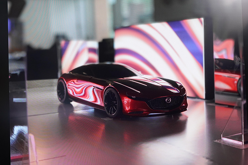 ミニカーとはいえボディにしっかり反射している