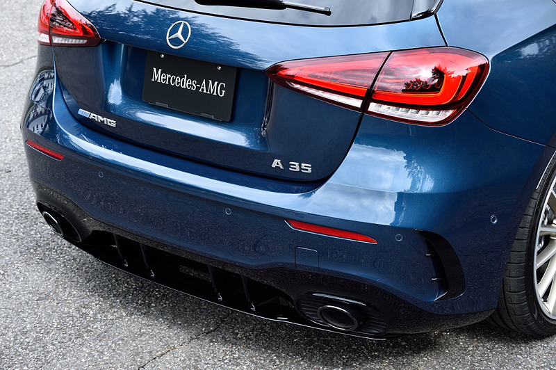 Edition 1ではハイグロスブラックのリアウイングやリアエプロン、リアデュフューザーなども特別装備される