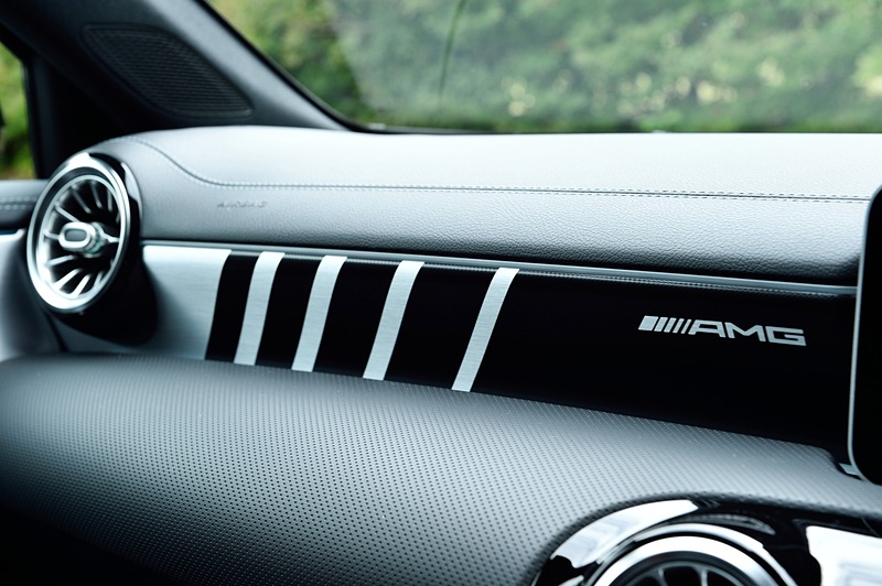 メルセデスAMG A 35 4MATIC Edition 1のインパネ