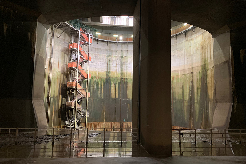 立抗から調圧水槽へ向かう階段