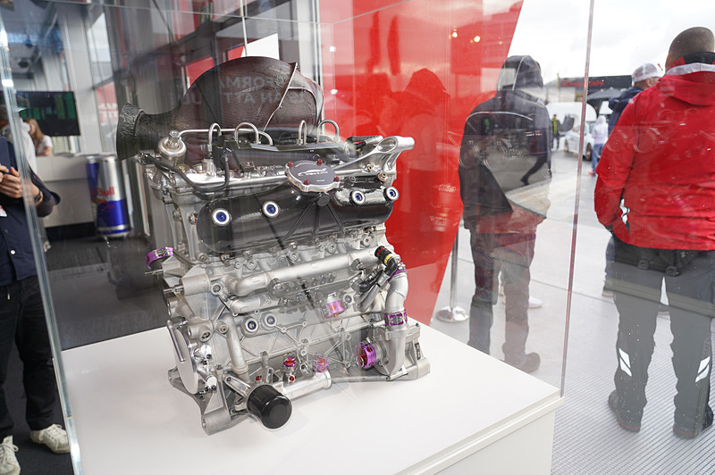 アウディの直列4気筒 2.0リッター直噴ターボエンジン