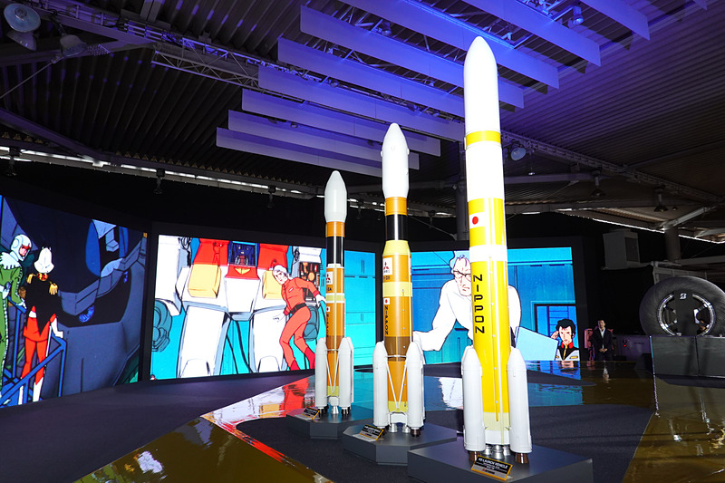 技術者の思いということもあり、テム・レイ氏（右奥、RX-78 ガンダムの開発者）の映像も流れる