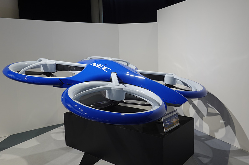 空飛ぶクルマの模型