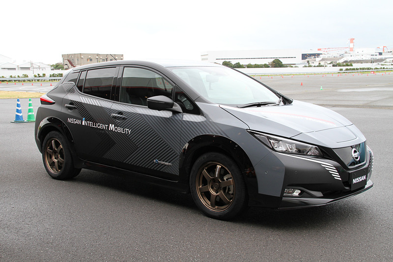 リーフ e＋がベースだが、中身はEM57モーター×2基仕様の4輪駆動モデル