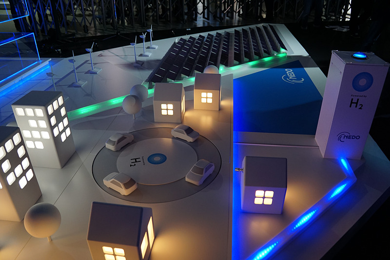 最新の宇宙技術やFCV（燃料電池車）の仕組みなどについて紹介する未来のエネルギーエリア