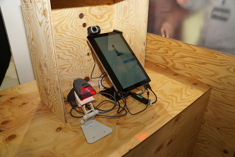 顔認証技術によって利用者を特定し、会計ができる「顔認証決済店舗」（NEC）による買い物も楽しめる