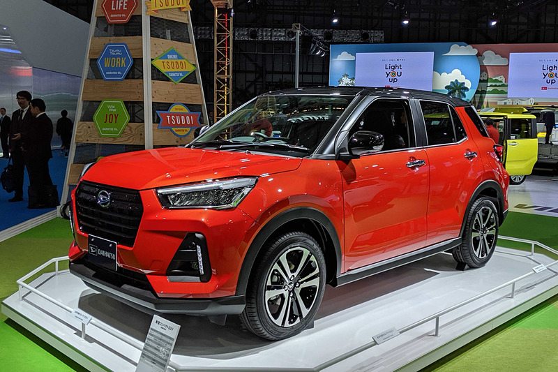 ダイハツブースに展示中の新型コンパクトSUV（市販予定車）