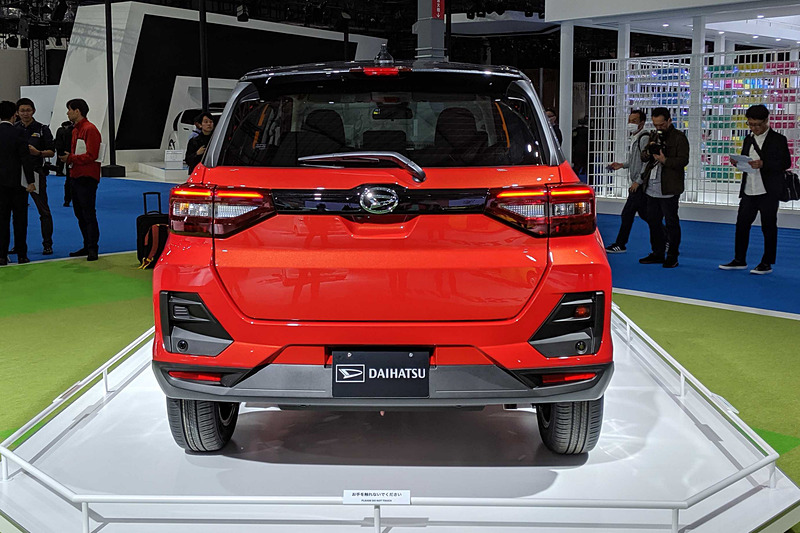 新型コンパクトSUVのリア