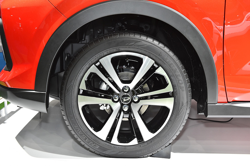 ホイール。写真左がフロント、右がリア