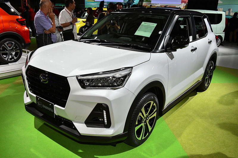 ブラックマイカメタリック×シャイニングホワイトパールのボディカラー