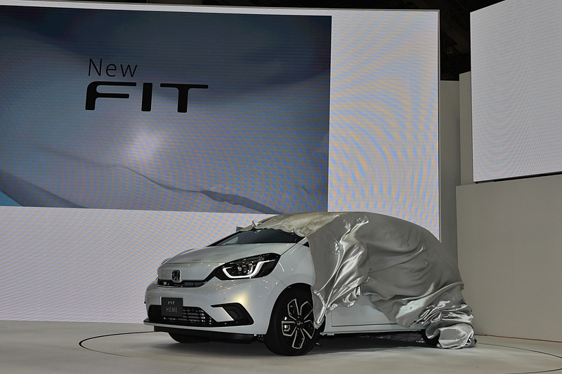 新型フィットのアンベール