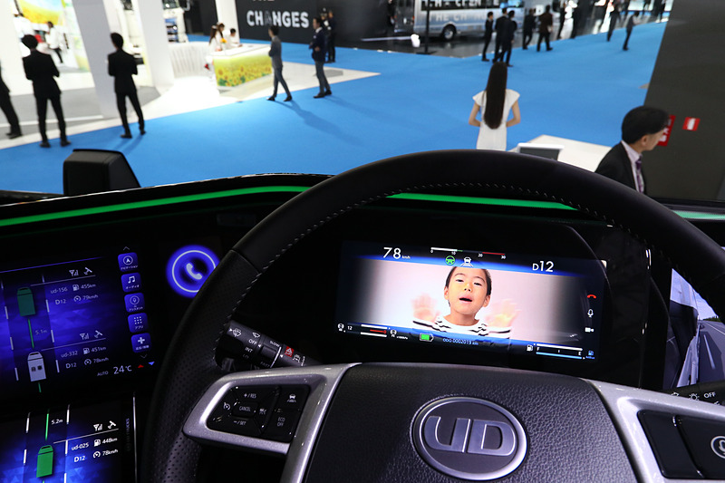 自動運転中なら自宅から家族がテレビ電話をしてきても応答できるかもしれない