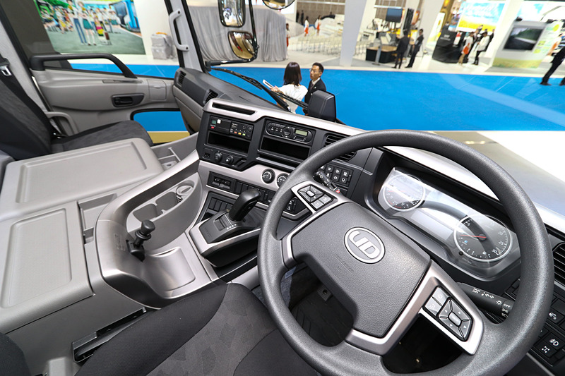 クオン GKトラクター。電子制御式オートマチックトランスミッション「ESCOT-VI」を搭載している