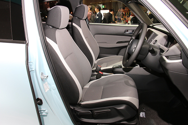 フィット クロスターのシート