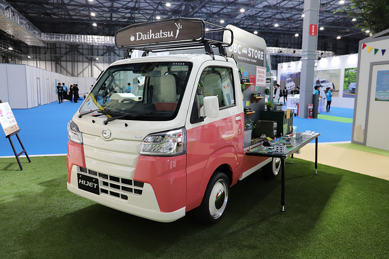 ミニカーなどのオリジナルアイテムや、初音ミクとのコラボアイテム、コペン5周年記念Tシャツなど品揃え豊富