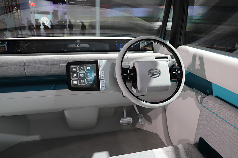 WaiWaiのインテリア。優しい色使いでモダンなデザインのインテリアに、ぽつんと植えられていたサボテンがなんだかかわいかった