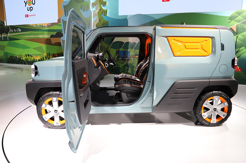 WakuWakuのインテリア。ガラスルーフを想定