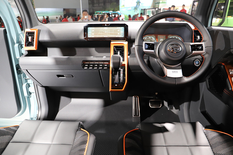 WakuWakuのインテリア。ガラスルーフを想定