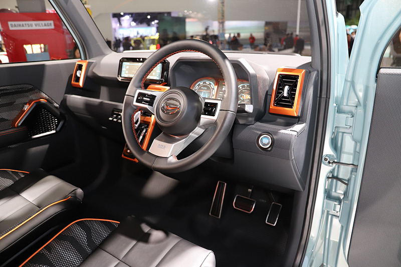 WakuWakuのインテリア。ガラスルーフを想定