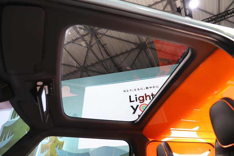 WakuWakuのインテリア。ガラスルーフを想定