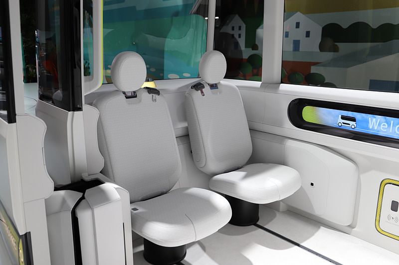 前席はセパレートシート