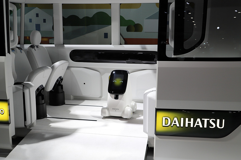 Nipoteがステージ裏から走ってきて、IcoIcoに乗り込むところも見られた