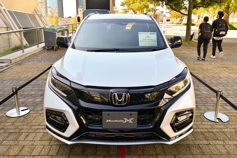 Modulo Xの特徴である引き締まって迫力あるグリル