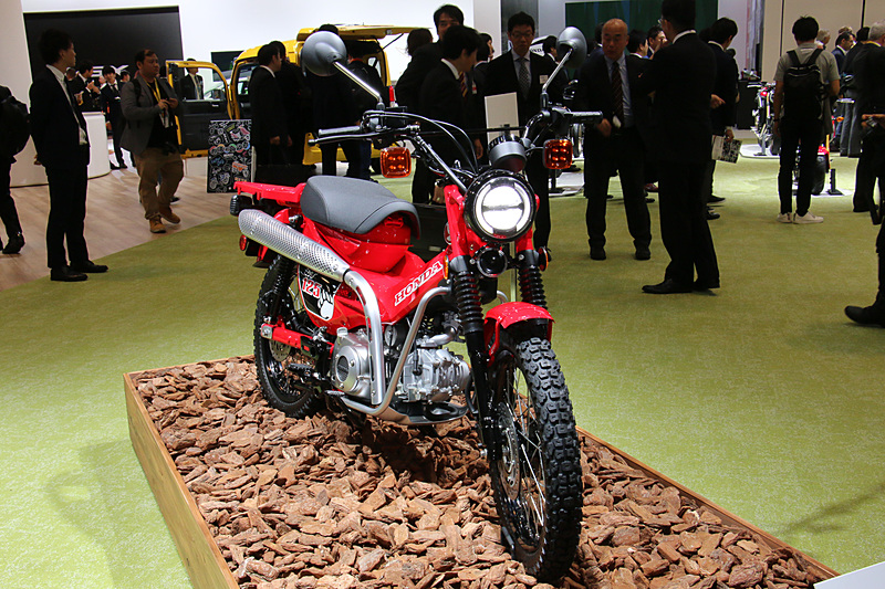 ホンダブースで世界初公開されたトレッキングバイクのコンセプトモデル「CT125」