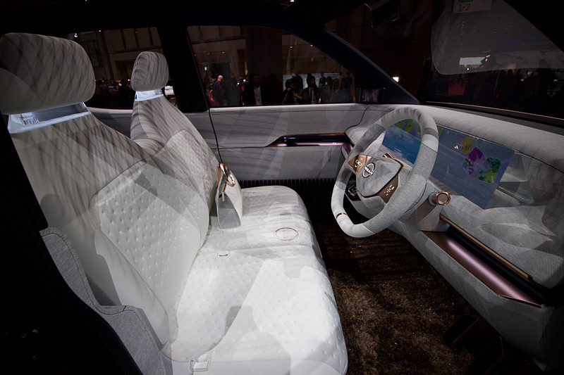 快適な時間を過ごす「部屋」としての空間を意識して開発したというIMkのインテリア