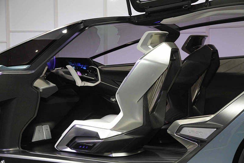 LF-30 Electrifiedのインテリア