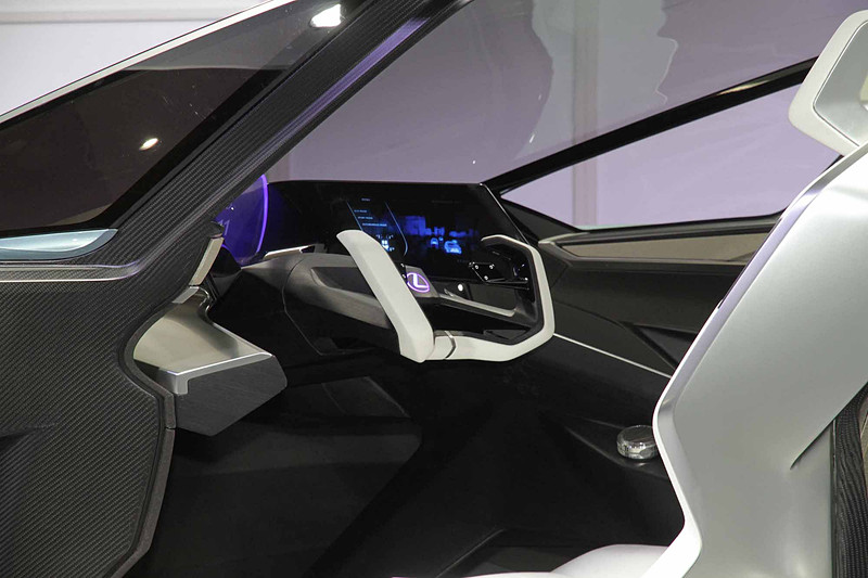 LF-30 Electrifiedのインテリア