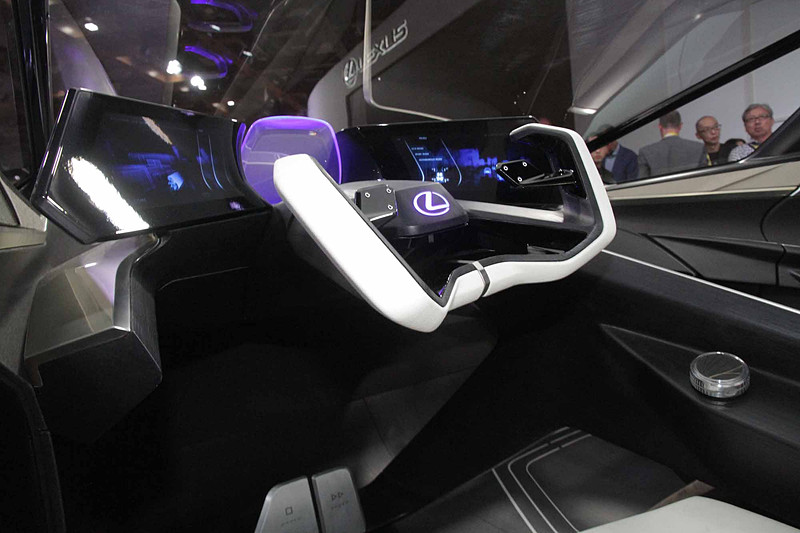 LF-30 Electrifiedのインテリア