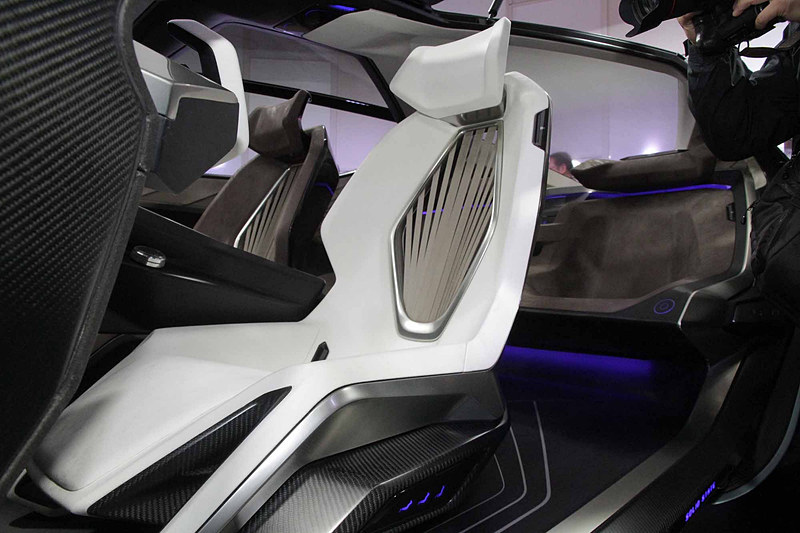 LF-30 Electrifiedのインテリア