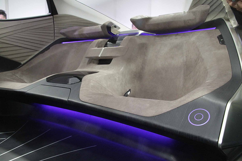 LF-30 Electrifiedのインテリア