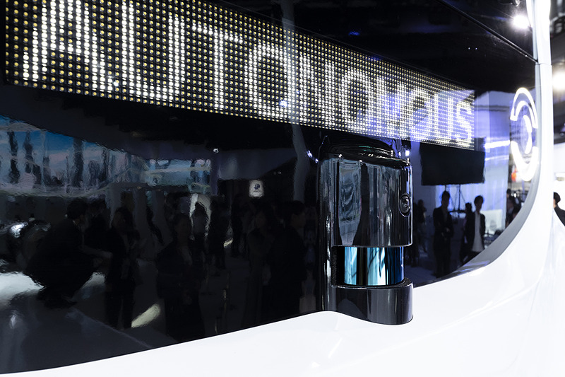 フロントのカメラ＆センサー