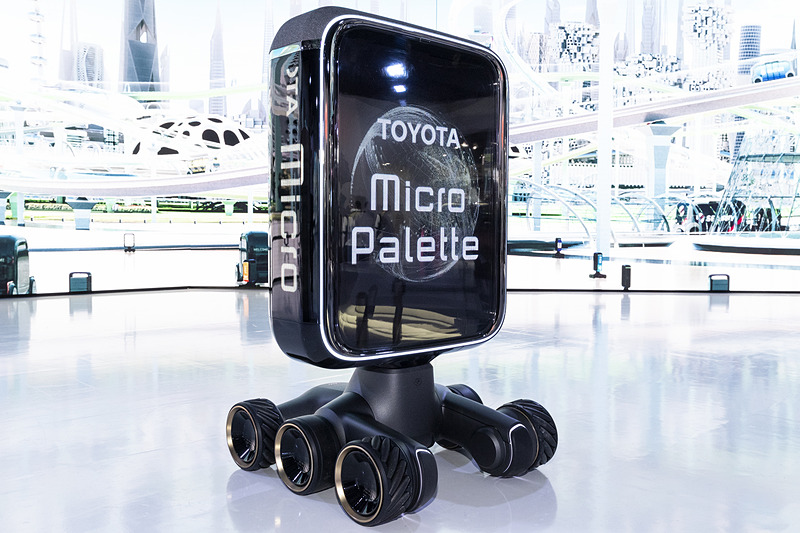 片側3輪ずつを備える