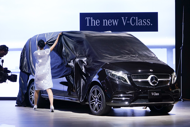 新型「Vクラス」がアンベール