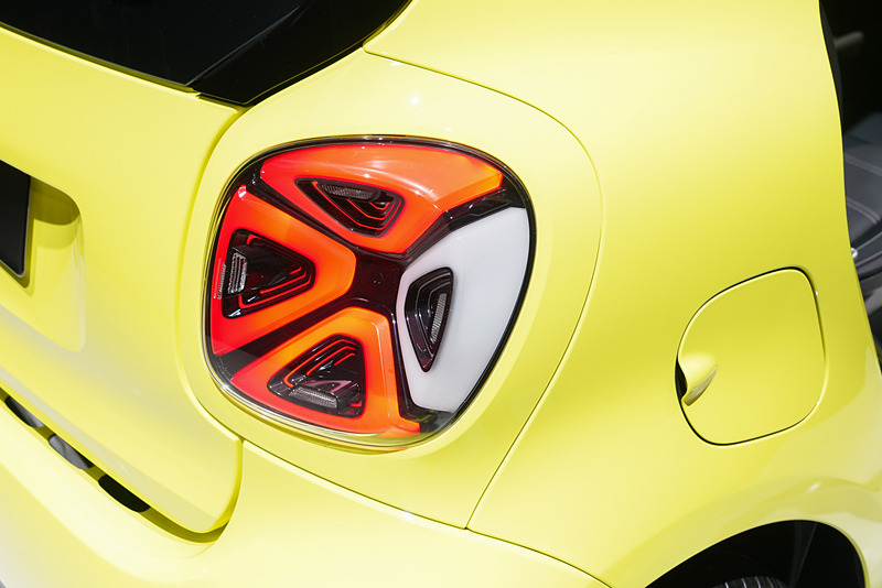 スマート EQ フォーツー