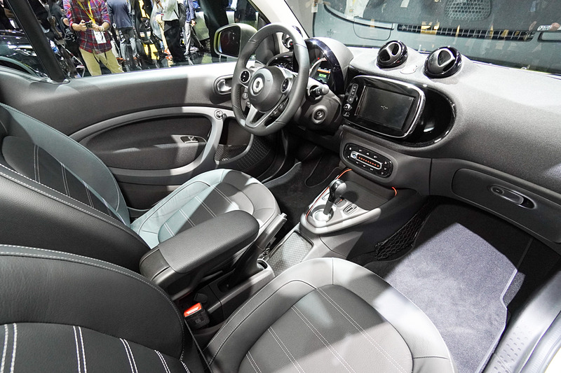 スマート EQ フォーツー